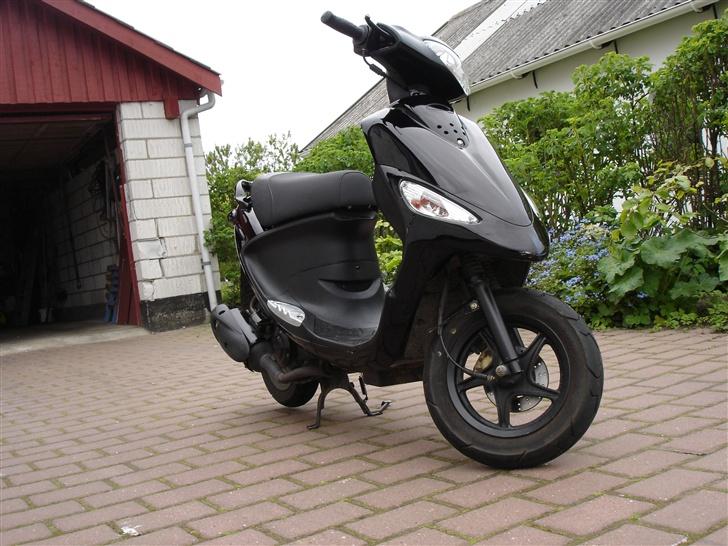 PGO Black Magic Solgt billede 9