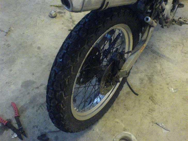 Suzuki Rmx solgt - det nye bagdæk er blevet monteret :)  billede 6