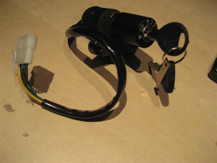 Derbi Senda Xtreme 50 SM SOLGT - Den nye tændingslås hvor man kan slukke lyset. billede 11