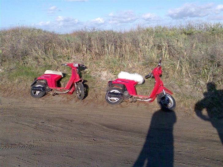 Honda Melody SOLGT - Her står den lige med min homie J´s  melody..  billede 5