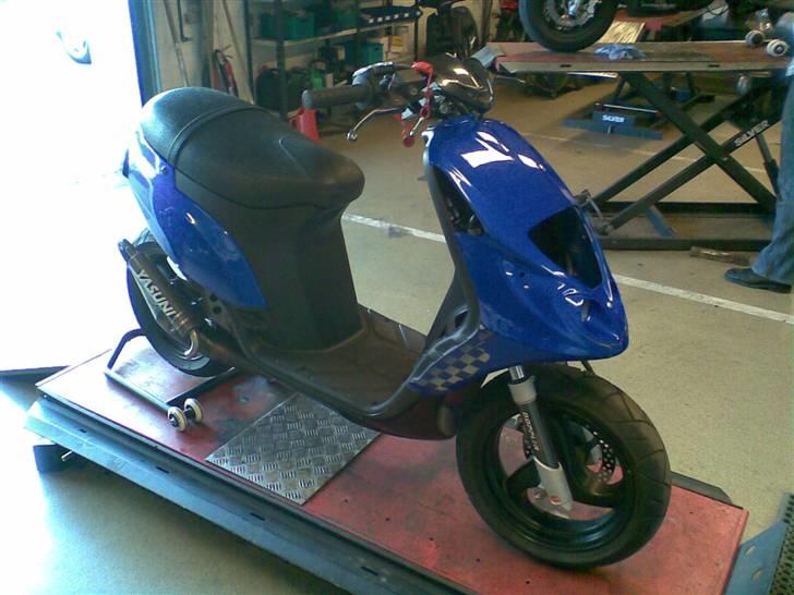 Piaggio NTT (SOLGT) - Så kom der skjolde på den og lidt nye dele. billede 1