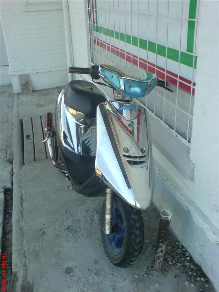 Yamaha Jog FS - Joggen da den var færdig. men sædet blev skiftet ud til et andet et i samme farve. billede 4