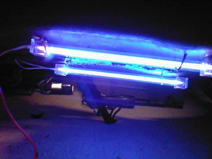 Yamaha JoG Fs (SOLGT) - neonlys og dioder =D men desværre er neonlys blevet pillet af igang da den ikke kunne trække det derfor kun dioder nu men også under den =D billeder kommer billede 13