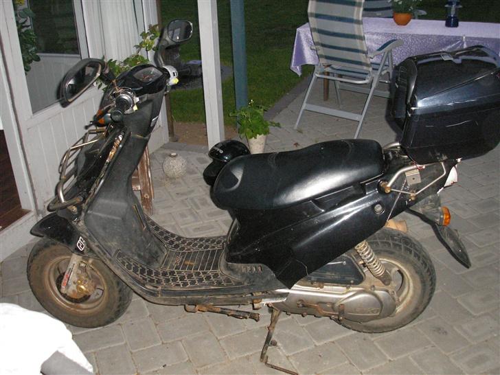 PGO hot 50 (SOLGT) - det er fra den ene side.. billede 2