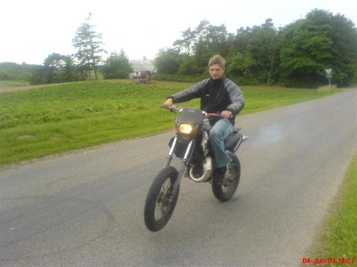 Derbi Senda Xtreme 50 SM SOLGT - Lasse på baghul, han kan køre langt men tog billedet for sent. billede 20