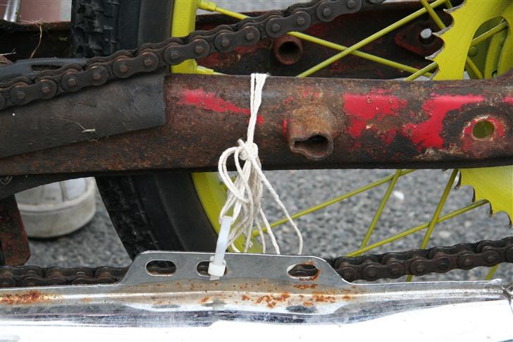 Puch Maxi k (MarkRacer) SOLGT! - Udstødningens ophæng, hah... det sq noge lort.. billede 9