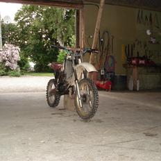 Yamaha mono cross solgt