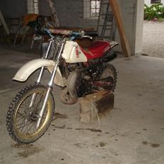 Yamaha mono cross solgt