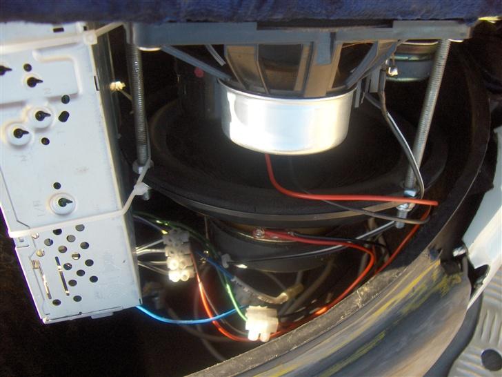 Yamaha Jog Space *SOLGT* - Men bassen ligger nedenunder :P Det lød nu godt nok :P Radioen var bare ikke den bedste til at trække bassen.. billede 8