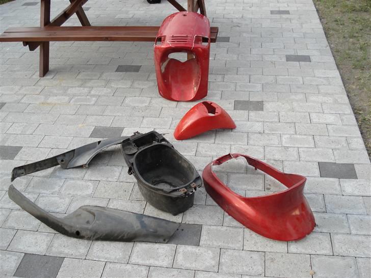 Piaggio mega stort zip projekt - her har vi skjoldene ved ikk helt om de skal på billede 7