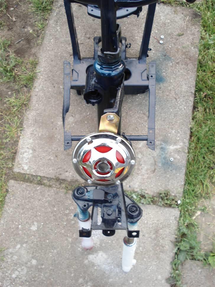 Piaggio mega stort zip projekt - har malet stellet mørkeblå blank det ser mega nice ud hehe billede 11