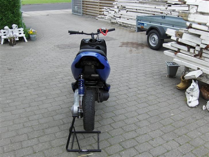 Aprilia sonic solgt - der er sket meget siden både lakering osv. der var ikke engang krumtap i på det billede :D billede 3