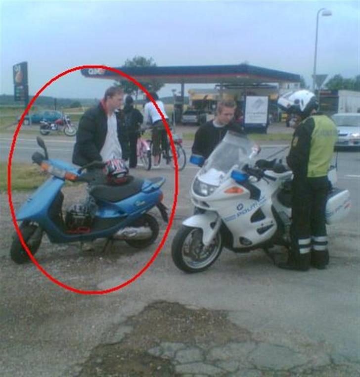 Aprilia amico MC (SOLGT) - Mig og en ven blev lige stoppet ;D billede 2