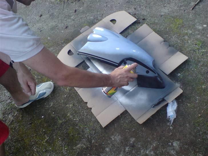 Derbi Hunter Manhattan - Her er vi ved at male den billede 7