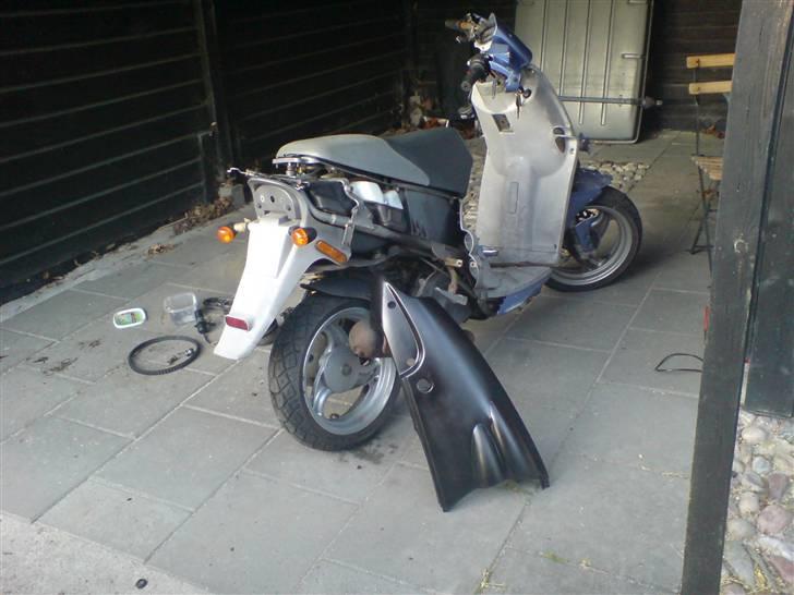 Derbi Hunter Manhattan - Skjoldet malet færdig billede 8