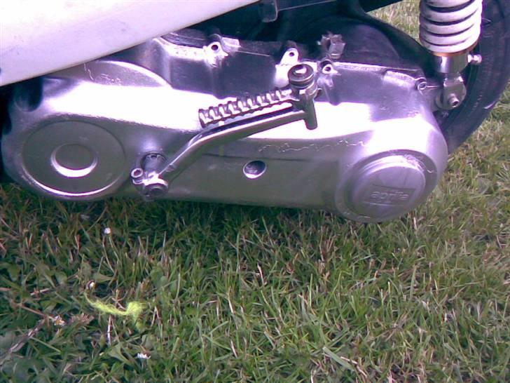 Yamaha Jog AS **SOLGT** - efter en hurtig sandblæsning og en maling billede 15