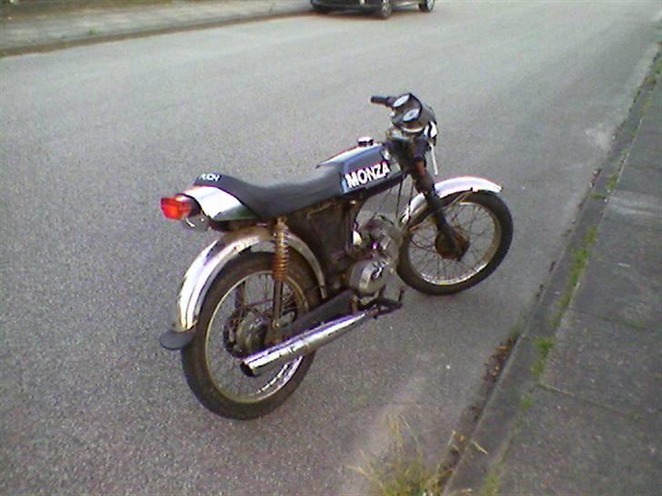 Puch monza\grand prix slogt - her er min puch monza\ grand prix skal madelse i næste uge   billede 1