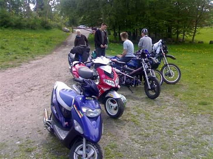 Sachs MADASS 125cc solgt - jeg er i midten. den høje billede 5