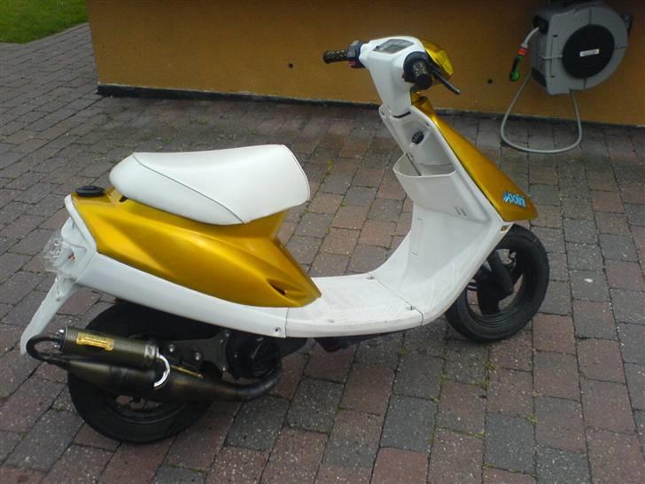 Yamaha Jog  Solgt - Det ser ondt ud med nardo udstødningen :P billede 2