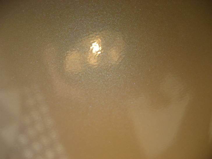 Aprilia Sonic - SOLGT - Endnu et billede af det blå perlemor. Med kunstigt lys kan man se hvordan det blå genskær (perlemoren) fordeler sig i lakken. billede 13