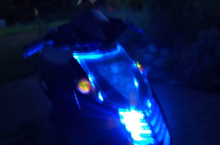 Aprilia Sonic--{The Blue Light}-- - Neonrørerne inde under grillen og i siderne billede 1