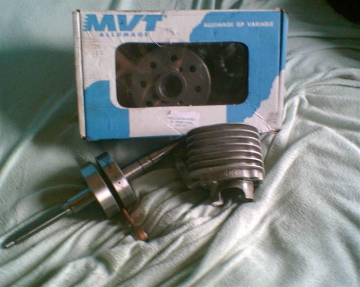 Yamaha jog as (bytte til hot) - de dele jeg har fået hjem ind til nu mangler stadig en dele hehe  men den blir bygget op når jeg har penge det haster ikk når jeg har den anden motor hehe billede 9