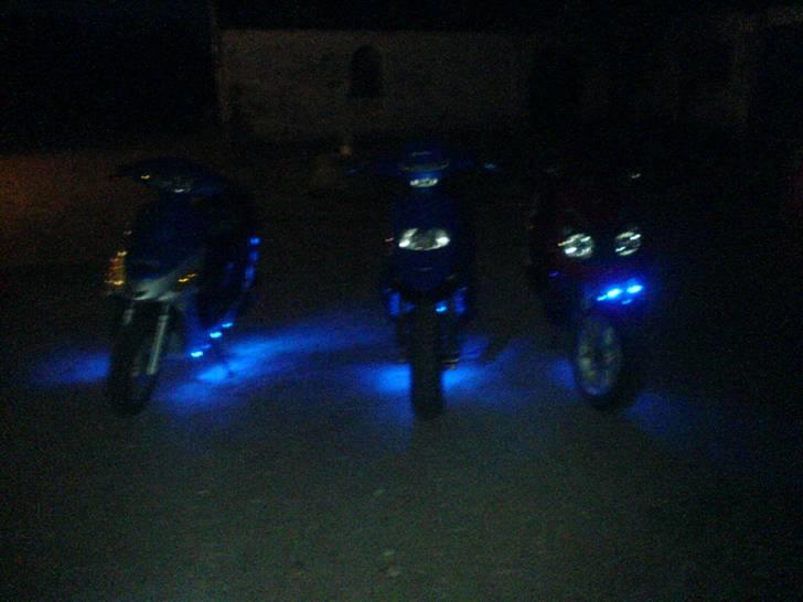 Gilera Stalker (gejling projekt) - næsten hele team power voerså.. akkis til venstre min i midten og Martins til højre.. billede 14