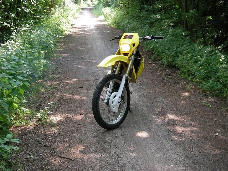 Suzuki RMX SOLGT - Har de sideskjolde som ikke er monteret :) billede 2