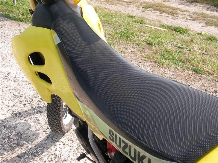 Suzuki RMX SOLGT - Har de sideskjolde som ikke er monteret :) billede 17
