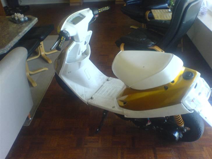 Yamaha Jog  Solgt - Indenfor.. :P Det skulle lige prøves når forældrene ikke var hjemme :D billede 12