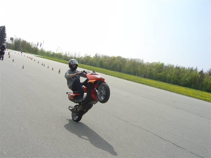 Aprilia SR50 LC DD Banejern solgt billede 5