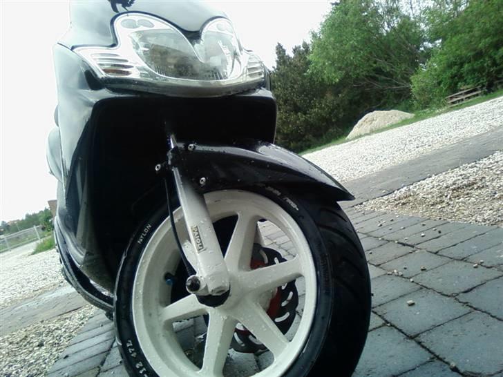 Yamaha Jog R (Byttet til SMT) - Tjek gafelben. Sort med hvid overgang :D billede 7