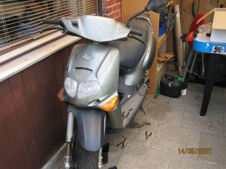 Aprilia Rally (Solgt ) - Lige hentet og ja støvet.. men også stået stille nogen år.. billede 2