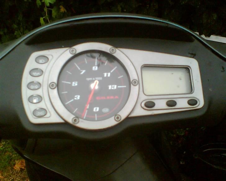 Gilera runner LC DD *byttet* - så blev speedometeret tilpasset... er vild med det :P billede 1