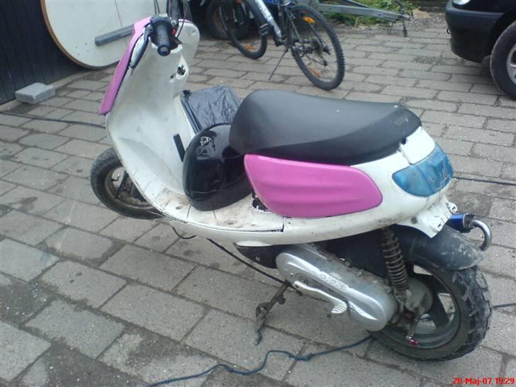 Yamaha Jog Space 110 cc BYTTET - De lyserøde skjolde :) <3 billede 11
