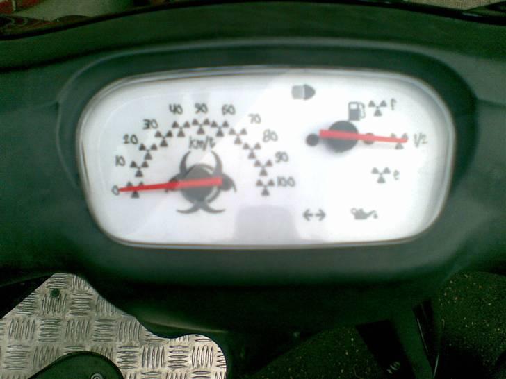 Yamaha neo´s - hjemmelavet speedo-plade... med rødt lys... billede 9