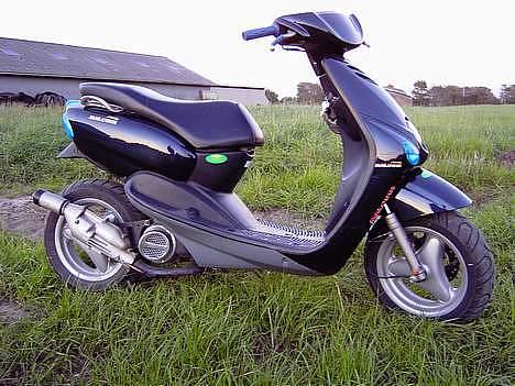 Yamaha Neos SOLGT - Sådan så den ud inden der blev lavet øjenskygge og malet billede 10