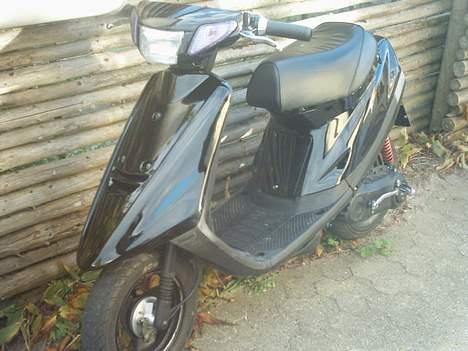 Yamaha Jog  .. Solgt ! - FØR styrt .. Samtlige skjolde på joggen er nu nye ! billede 2