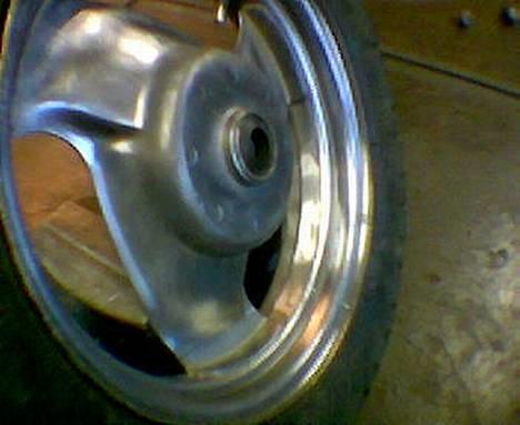 Yamaha Jog as {Blevet nakket} - Fælgene er poleret :D billede 3