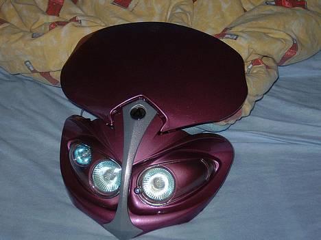 Suzuki SMX Projekt!!  - Fronten, hvis man ser kan man se det glimtrer blå/sølv :P billede 9