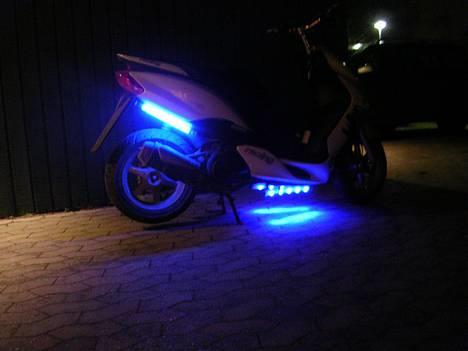 Yamaha Jog R Projekt DSS - Uha, så er der kommet chrom vario skjold! billede 1