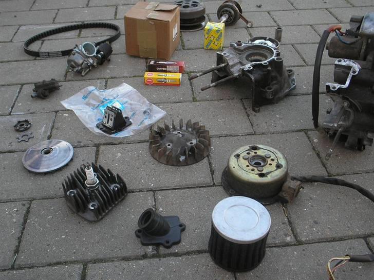 Yamaha Jog Projekt * Solgt * - lidt forskellige motordele. billede 10