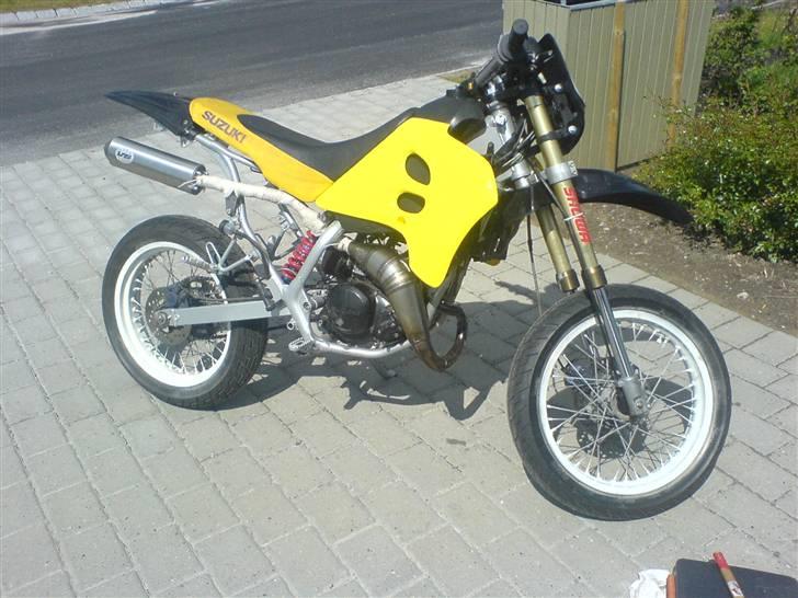 Suzuki RMX LC DD #EFTER - SOLGT# - Som den står NU, har lige smidt SMX fælge på den, de skal gøres pæne og med bredere dæk! billede 9