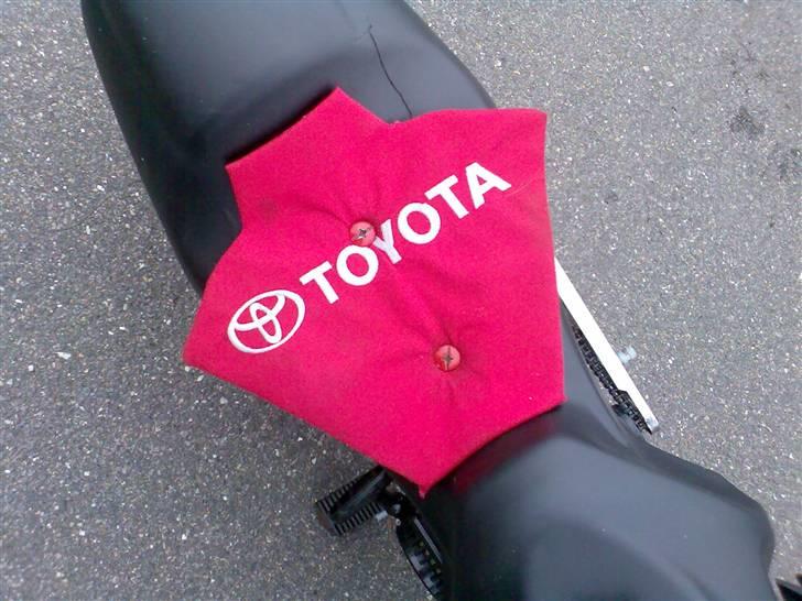 MiniBike 49ccm pocketbike - hjemmelavet sæde.. før den fik malet sort stel osv.. (: billede 8