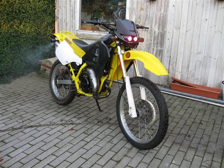 Suzuki RMX LC DD - inden den fik en klat maling :P billede 3