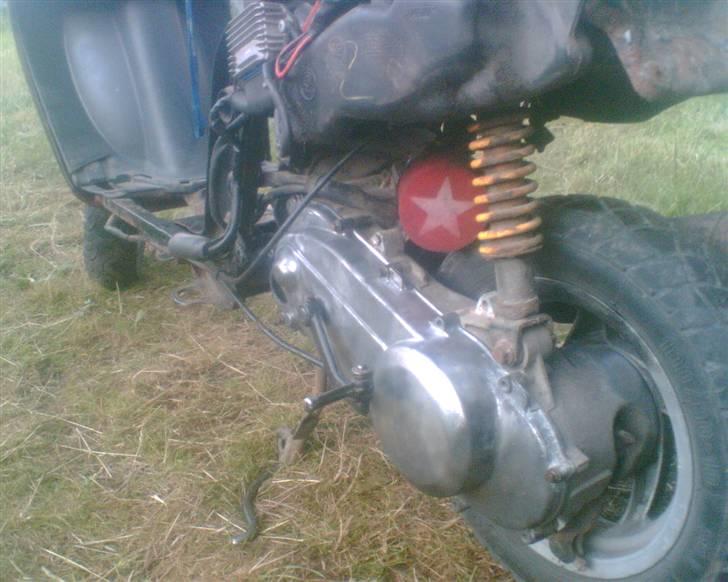 Piaggio Zip - Solgt - - Jaja kickstarteren var grim.. den fik oss en tur.. og så kan man skimte filteret billede 11