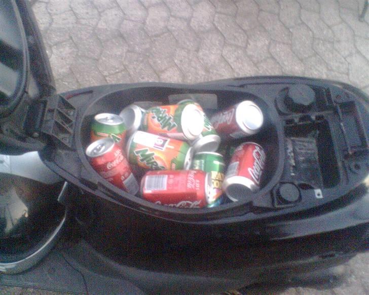 Piaggio Zip - Solgt - - Er du GAAL der kan være mange sodavand i en zip.. 1 og en halv ramme.. ;) billede 13