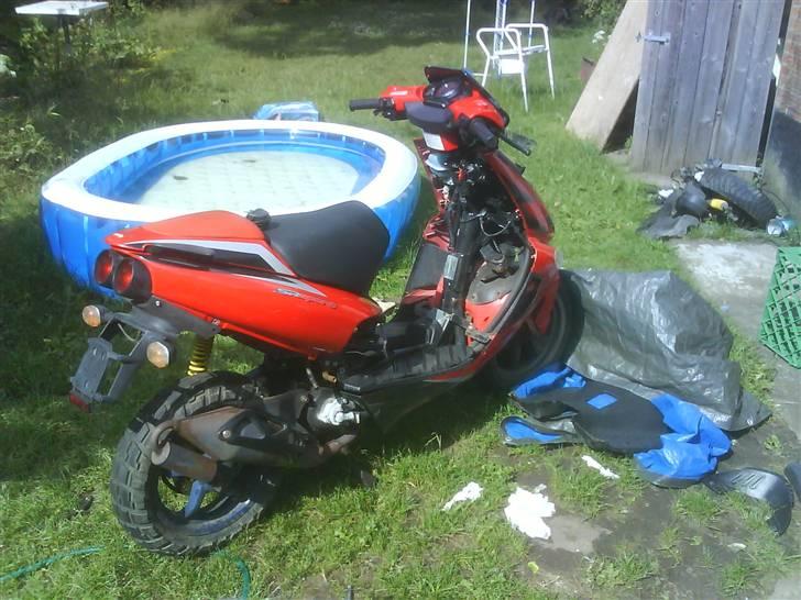 Aprilia ditech byttet miss you <3 - som den står lige pt har været i gang med at få den til at køre det er ikke lykkedes billede 7