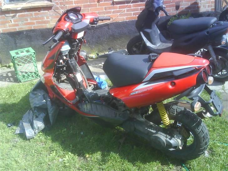 Aprilia ditech byttet miss you <3 - som den står lige pt har været i gang med at få den til at køre det er ikke lykkedes billede 8