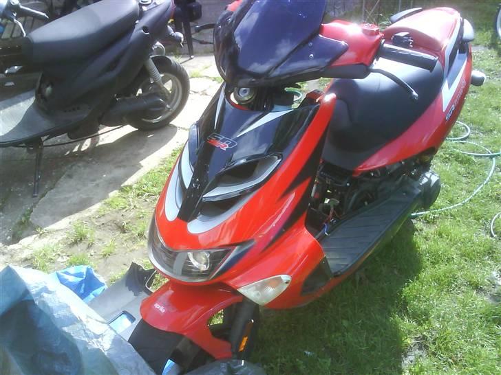 Aprilia ditech byttet miss you <3 - som den står lige pt har været i gang med at få den til at køre det er ikke lykkedes billede 9